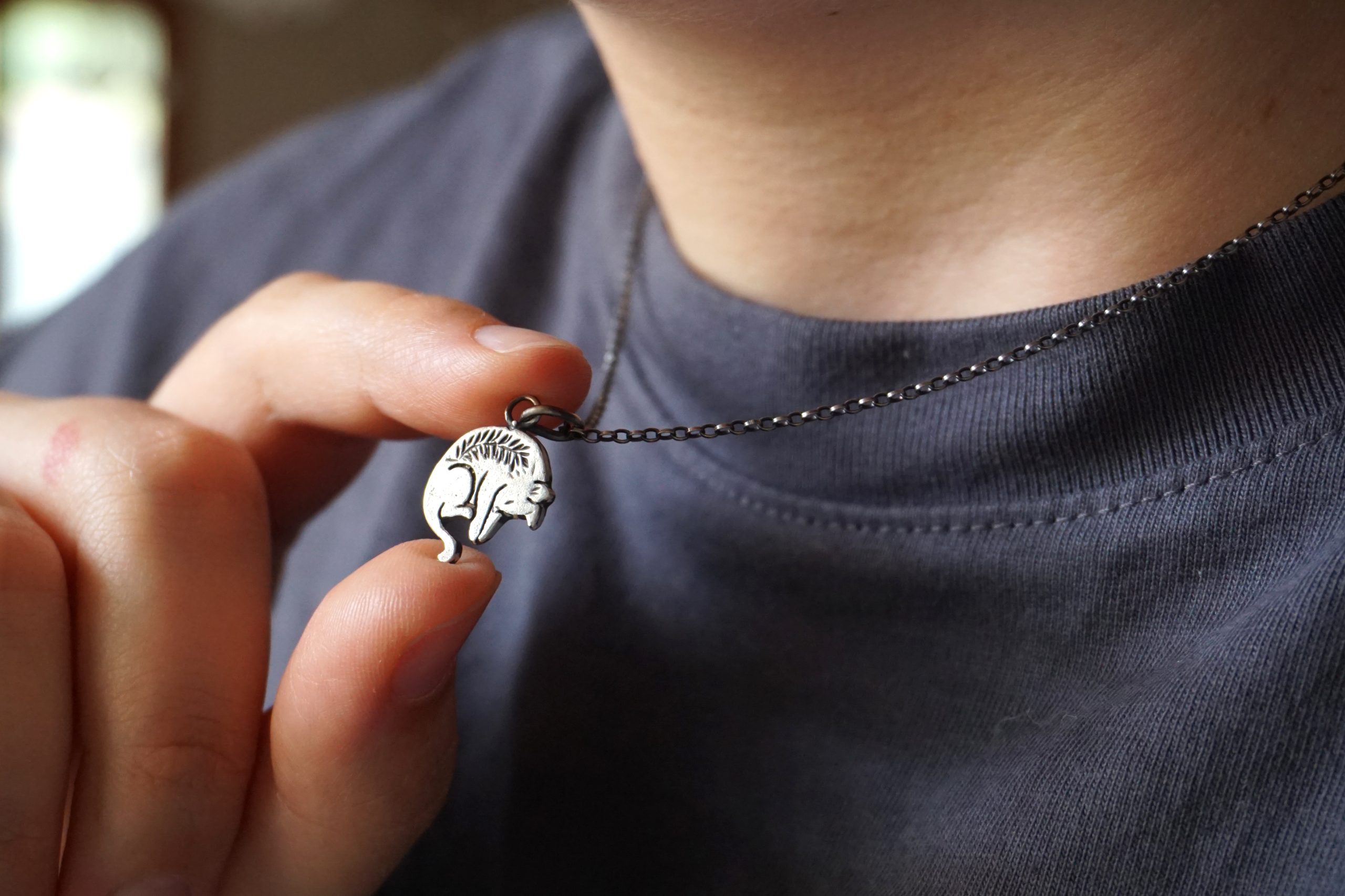Sleeping cat with engraved leaves - pendant (made to order) - Image 4