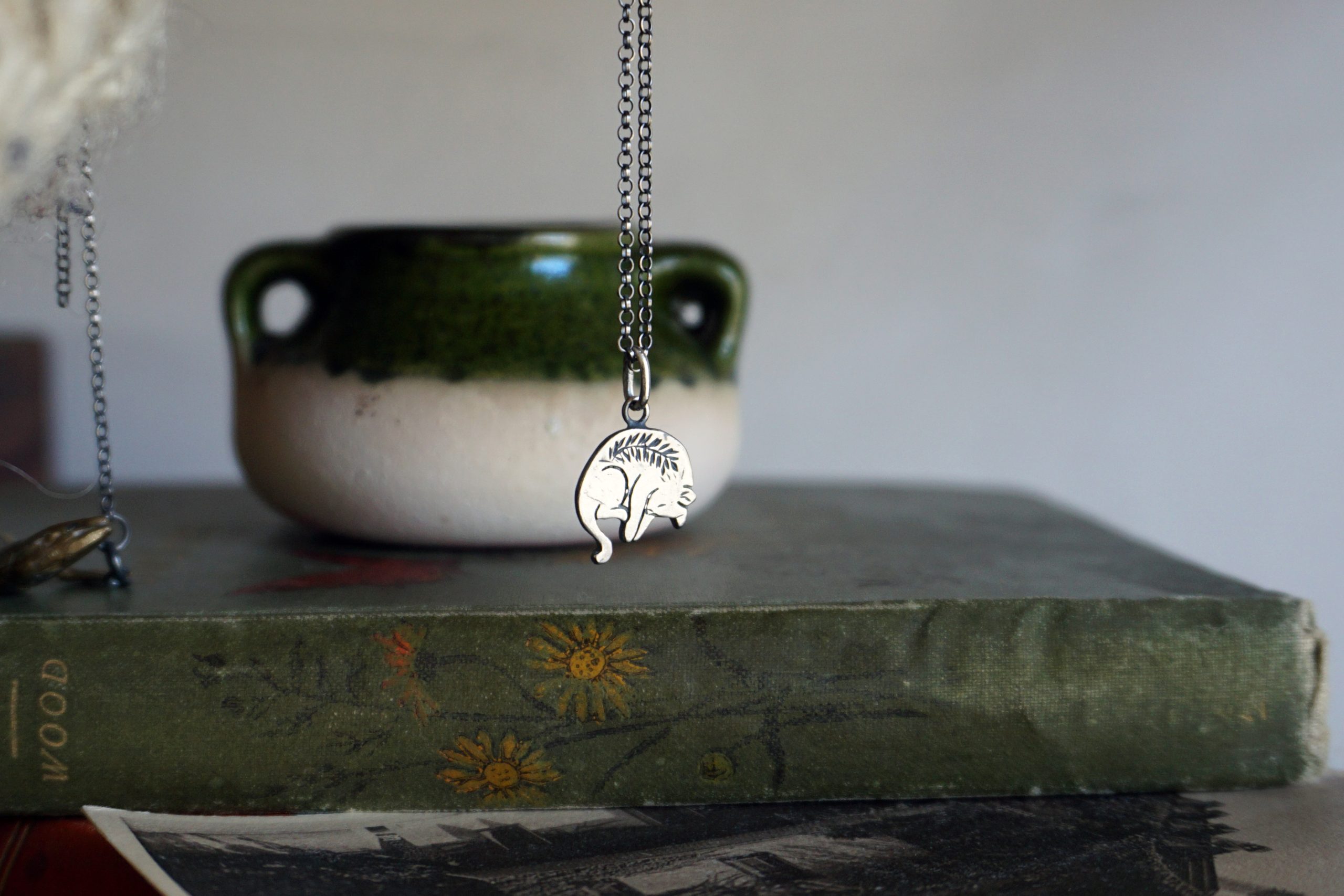 Sleeping cat with engraved leaves - pendant (made to order) - Image 6