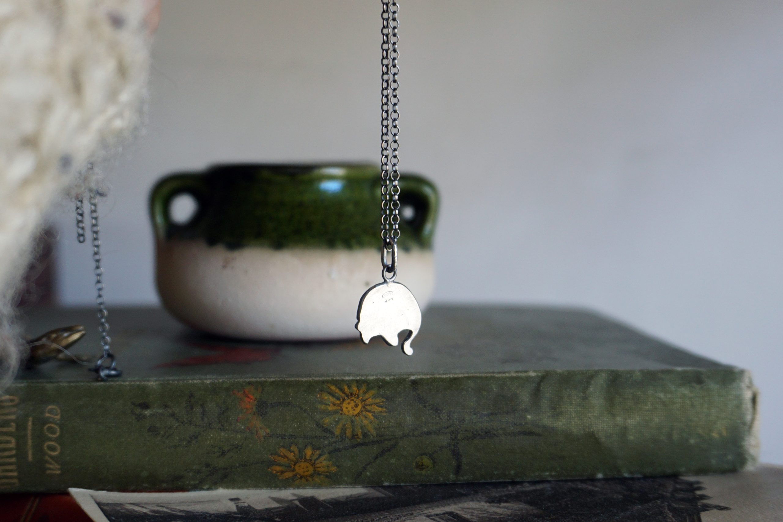 Sleeping cat with engraved leaves - pendant (made to order) - Image 7