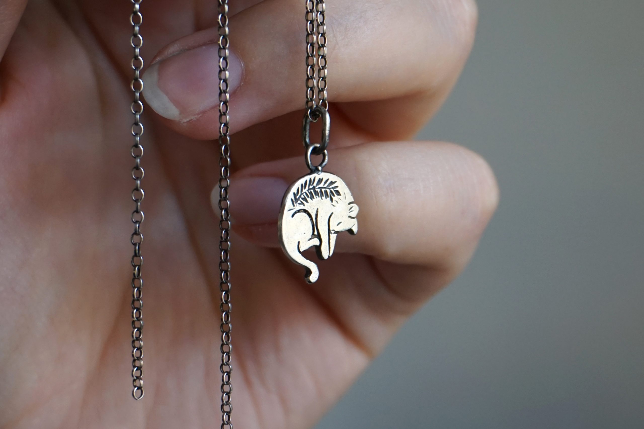 Sleeping cat with engraved leaves - pendant (made to order) - Image 3