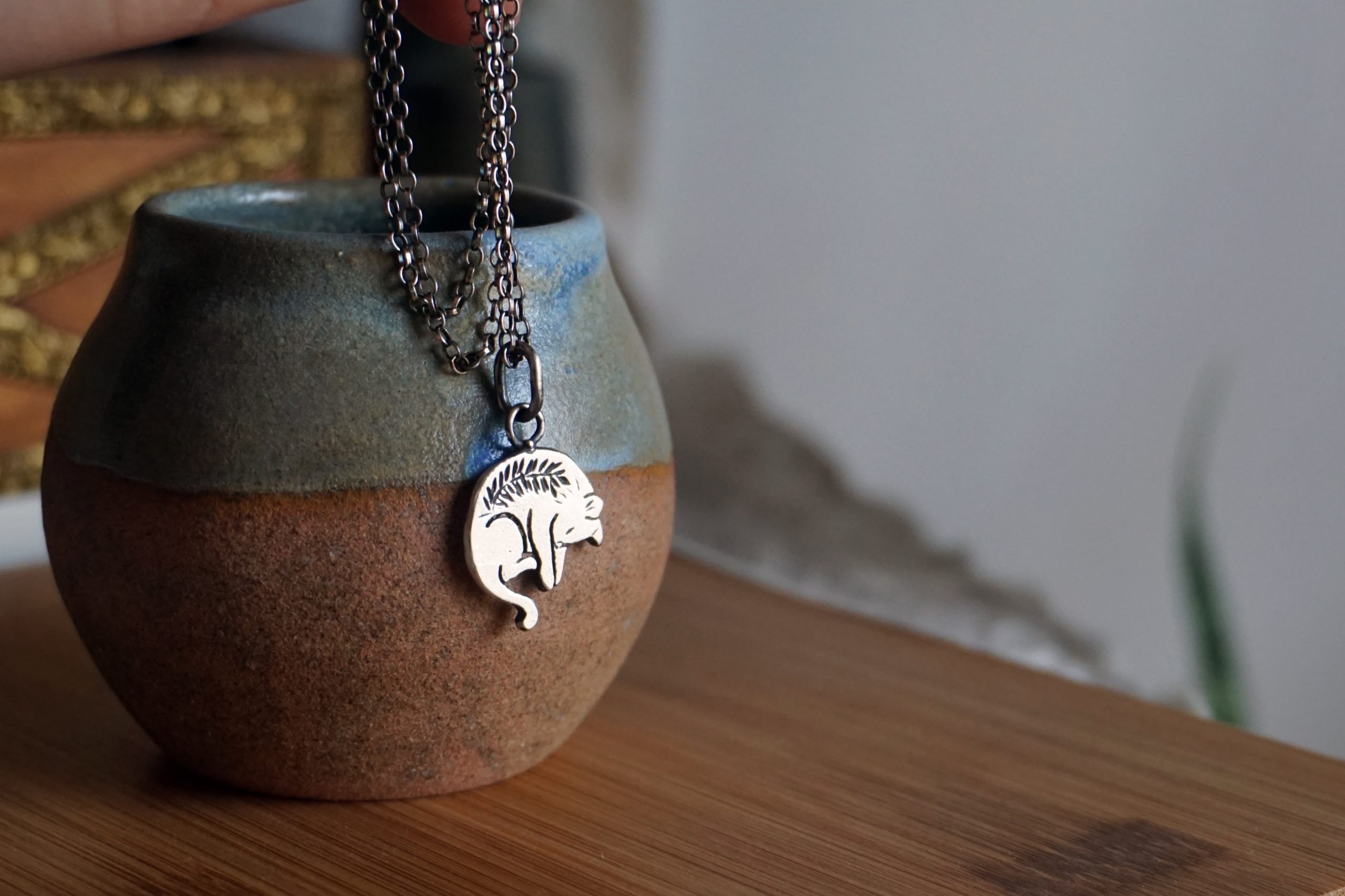 Sleeping cat with engraved leaves - pendant (made to order) - Image 8