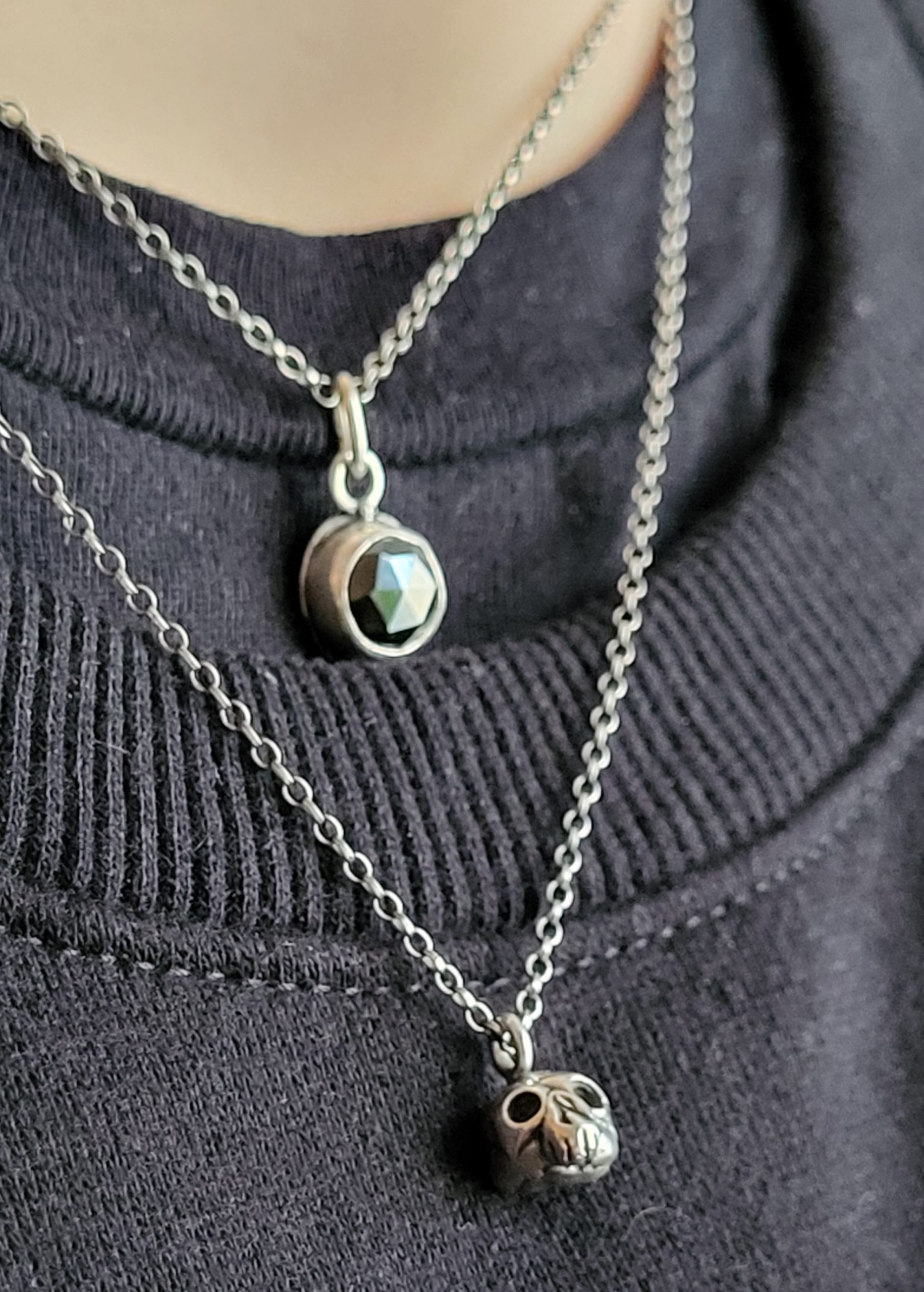 "memento mori" miniature skull - pendant (made to order) - Image 8