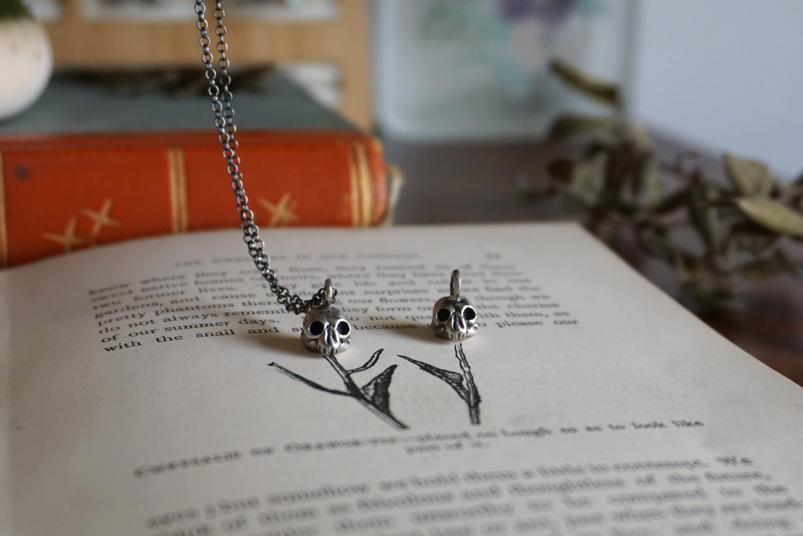 "memento mori" teschietto in miniatura - ciondolo (su ordinazione) - immagine 3