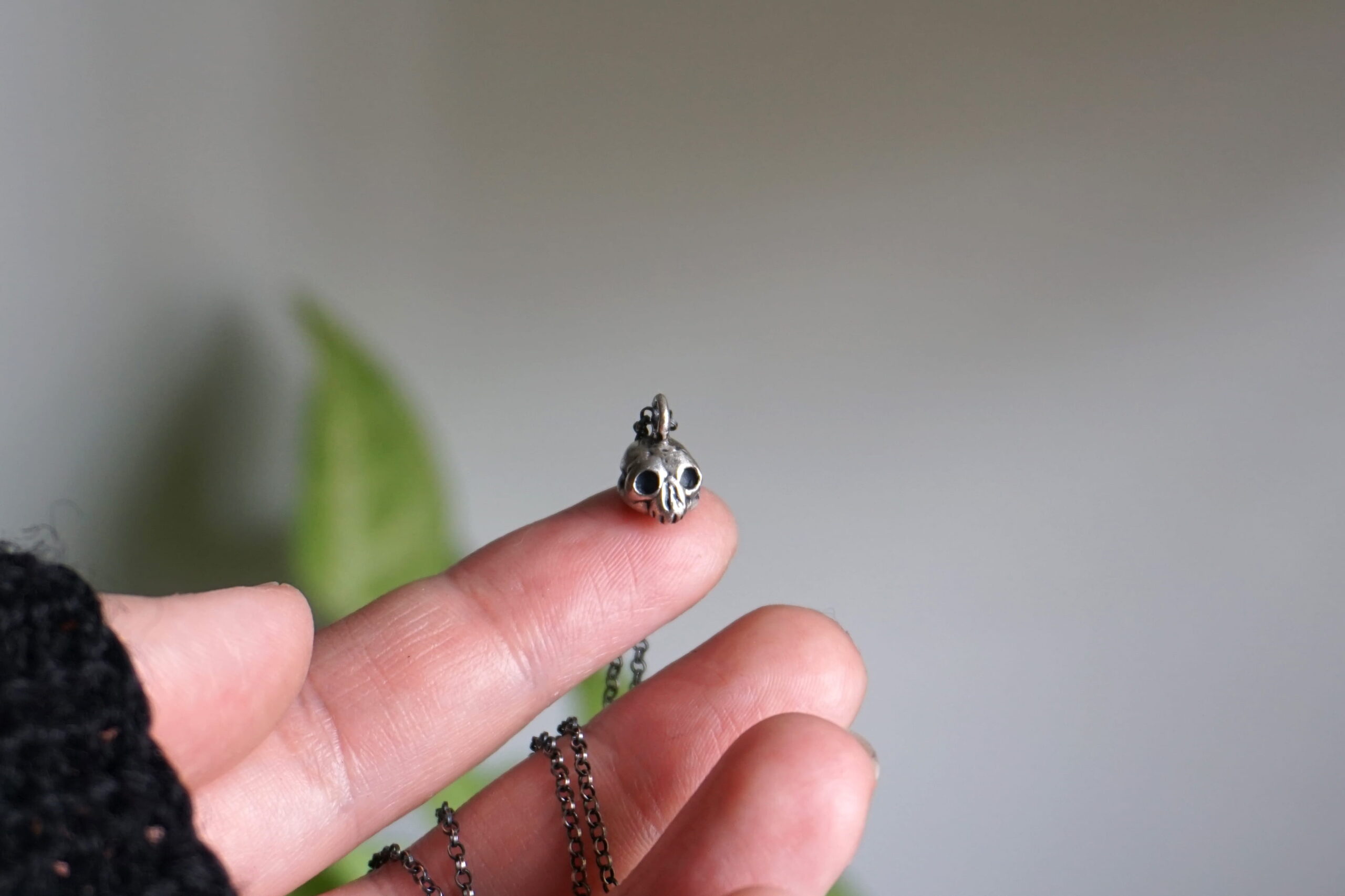 "memento mori" teschietto in miniatura - ciondolo (su ordinazione) - immagine 5