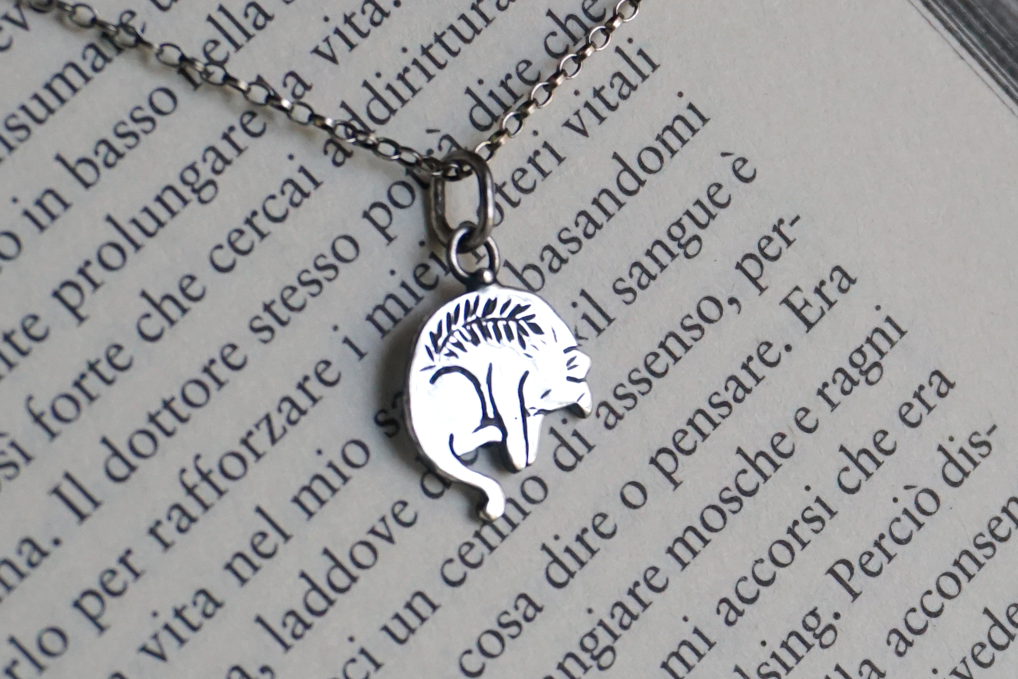 Sleeping cat with engraved leaves - pendant (made to order) - Image 16
