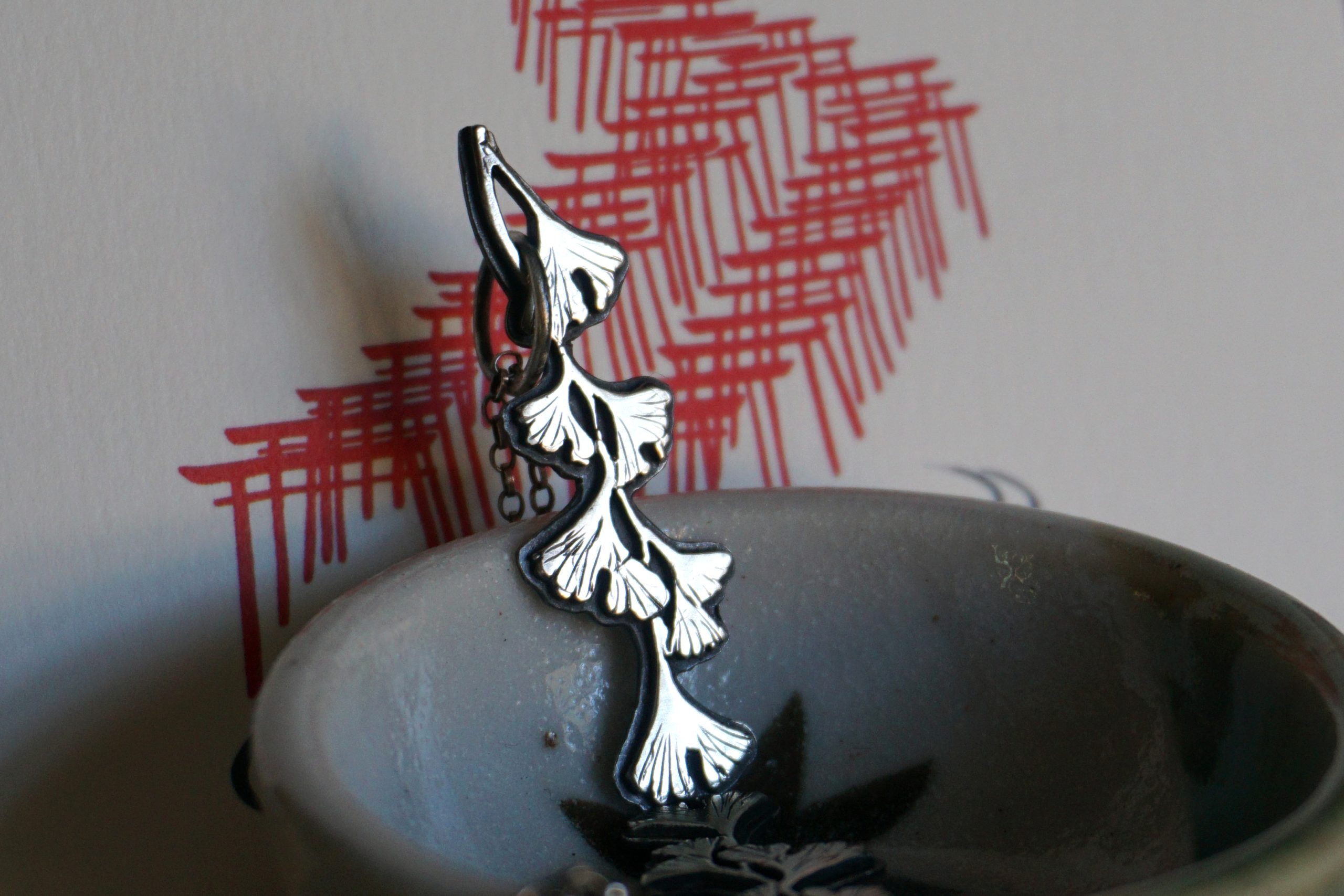 "Ginkgo path", torii engravings on the back - pendant