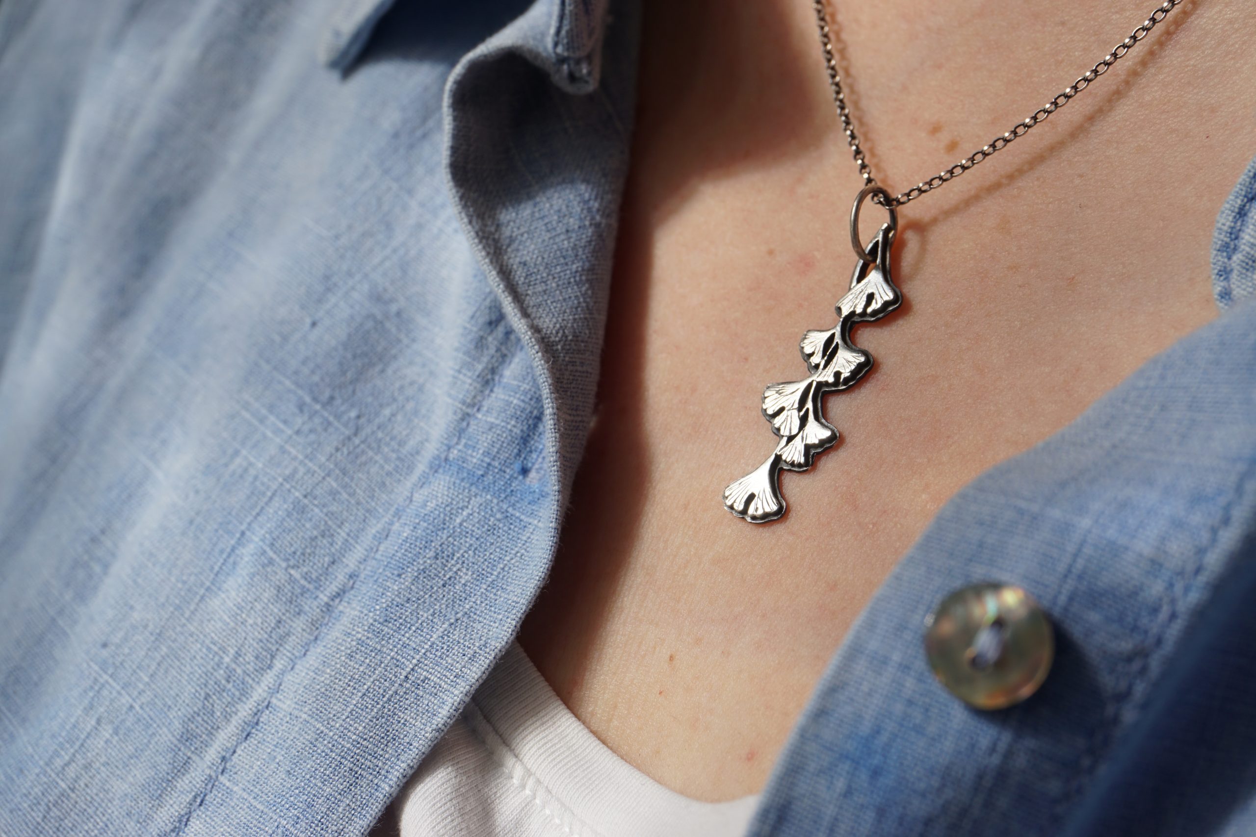"Ginkgo path", torii engravings on the back - pendant - Image 5