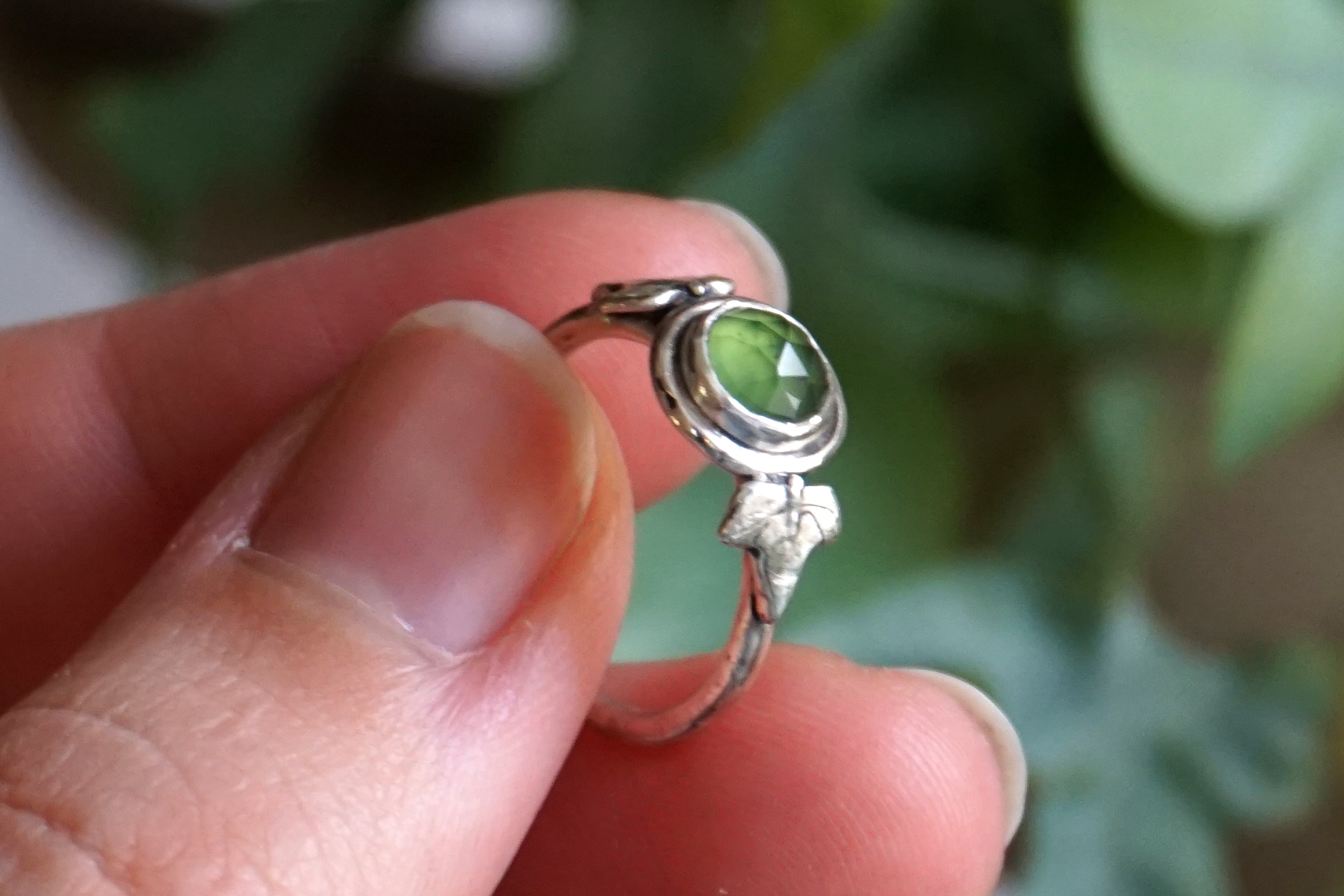 Anello "Semper Viridis" con serpentino e impressione d'edera - (su ordinazione) - immagine 14