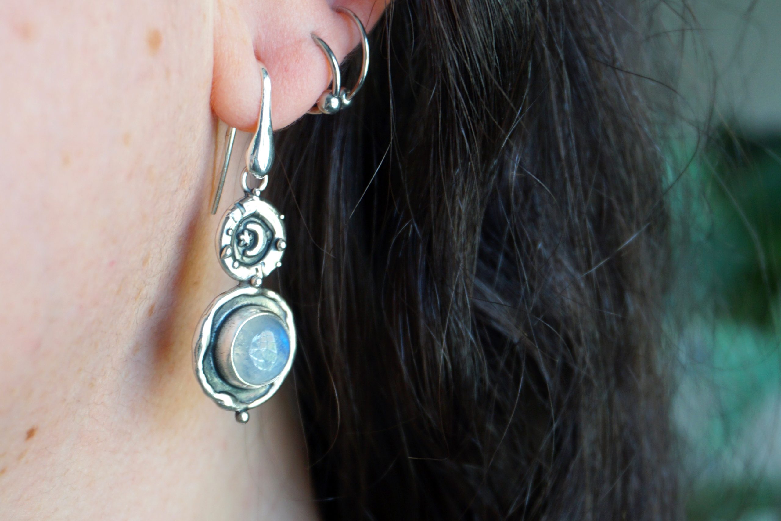 "Notte di luna" labradorite bianca - orecchini (pezzo unico) - immagine 3