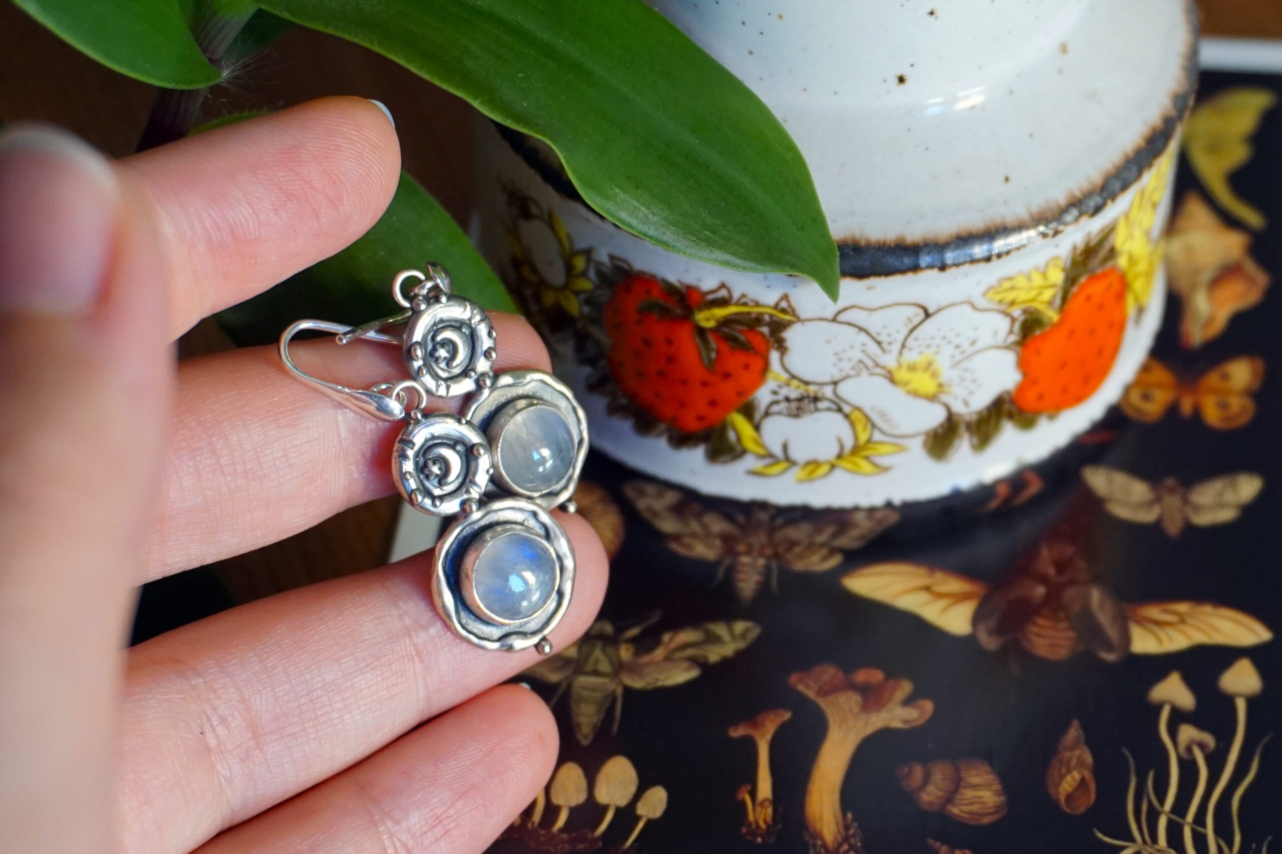 "Notte di luna" labradorite bianca - orecchini (pezzo unico) - immagine 6
