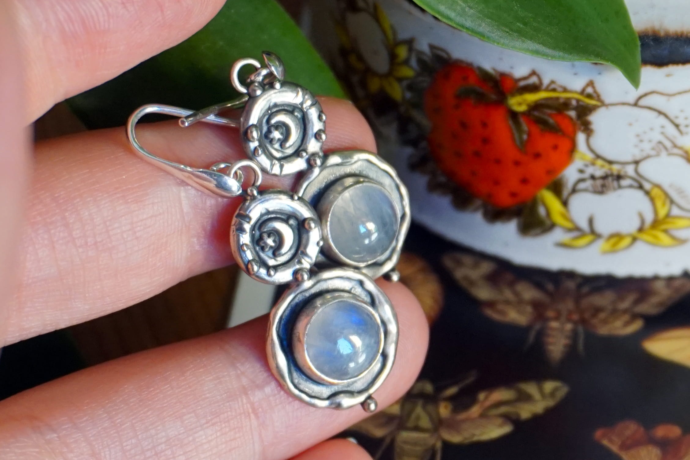"Notte di luna" labradorite bianca - orecchini (pezzo unico) - immagine 4