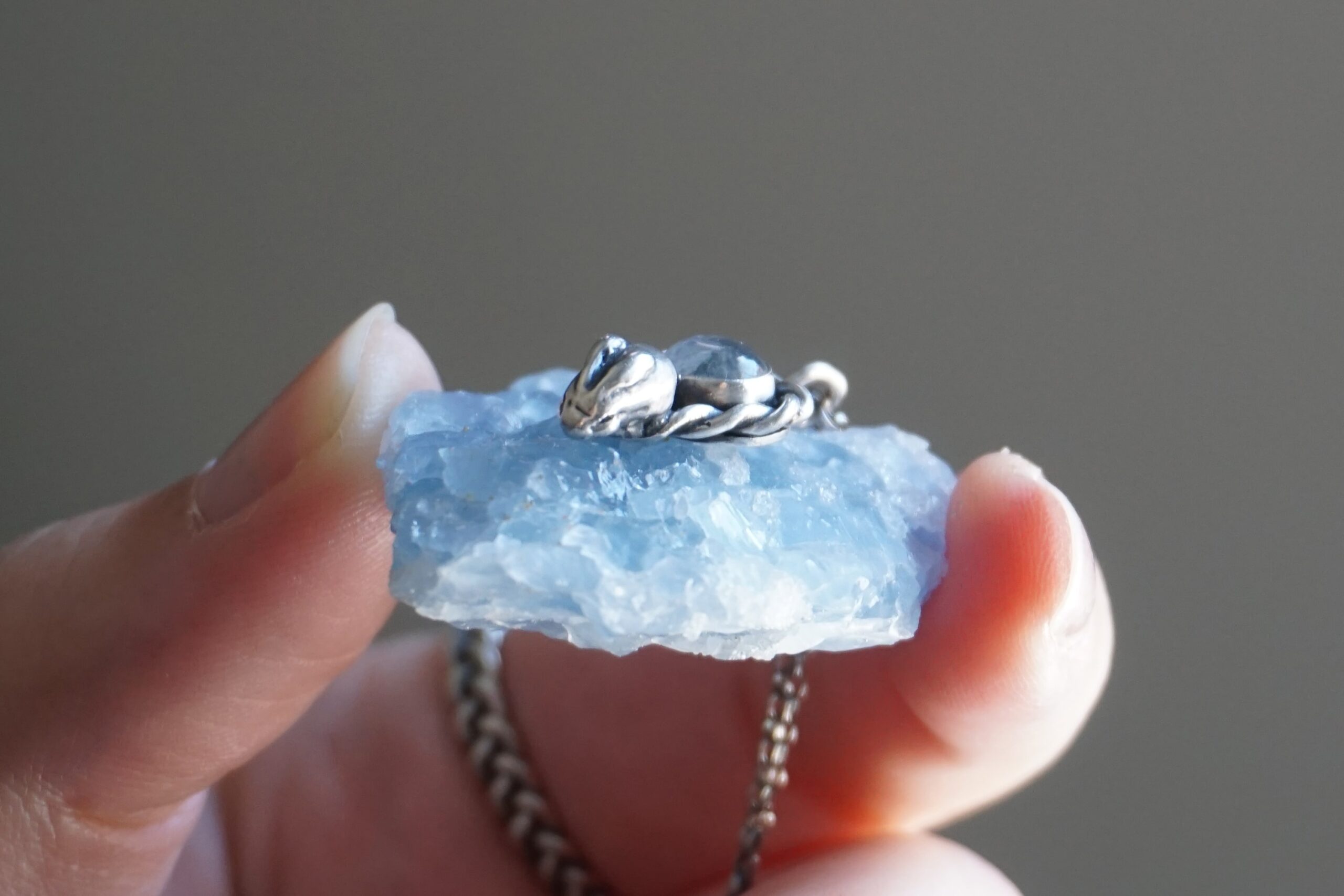 Coniglio della luna, moonstone - ciondolo (pezzo unico) - immagine 4
