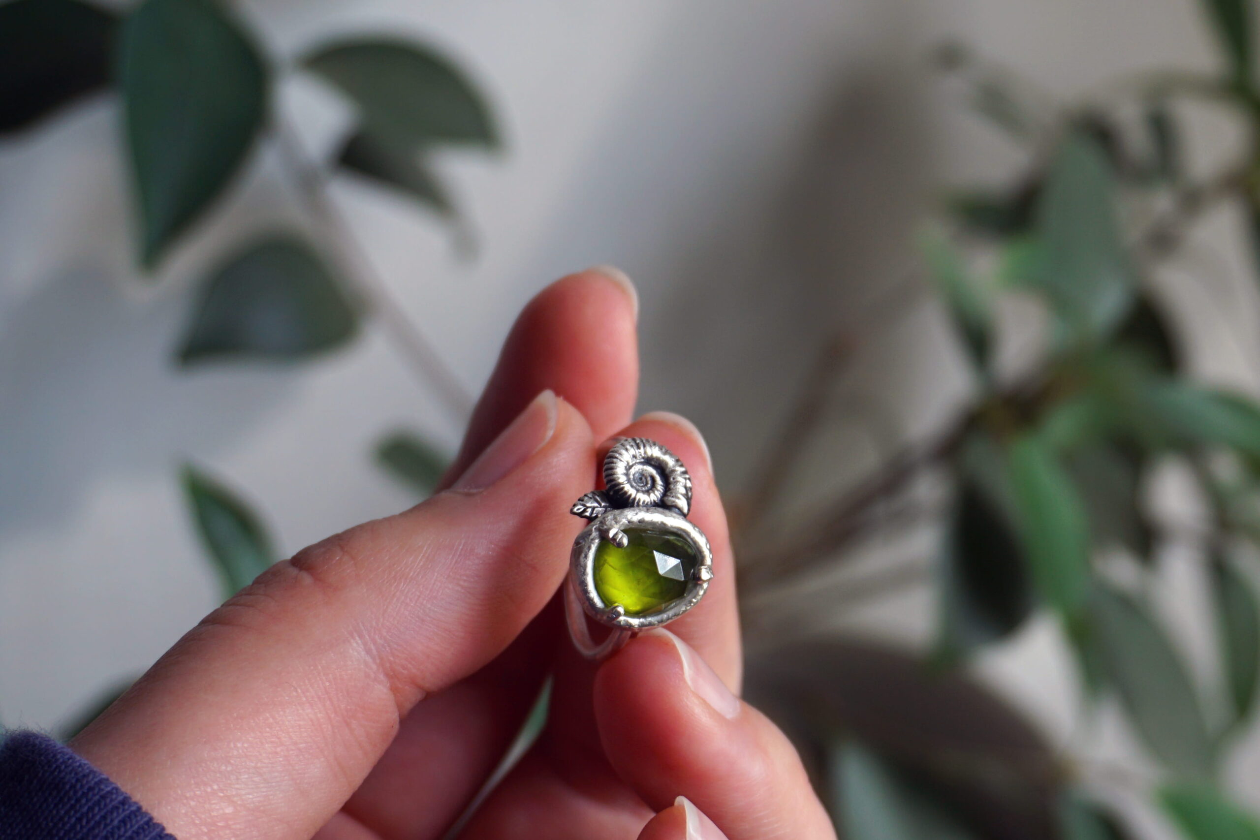 (Taglia 18.5) Linea "Naturalia", ammonite e vesuvianite - (pezzo unico) - immagine 6
