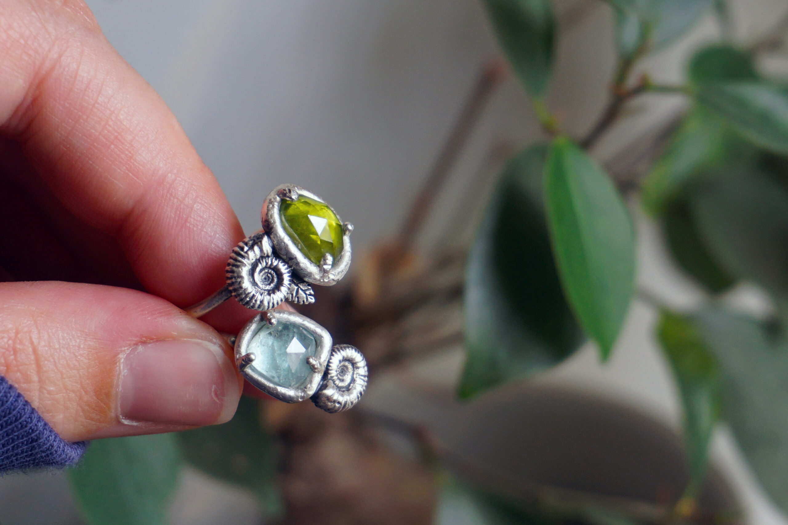 (Taglia 18.5) Linea "Naturalia", ammonite e vesuvianite - (pezzo unico) - immagine 4