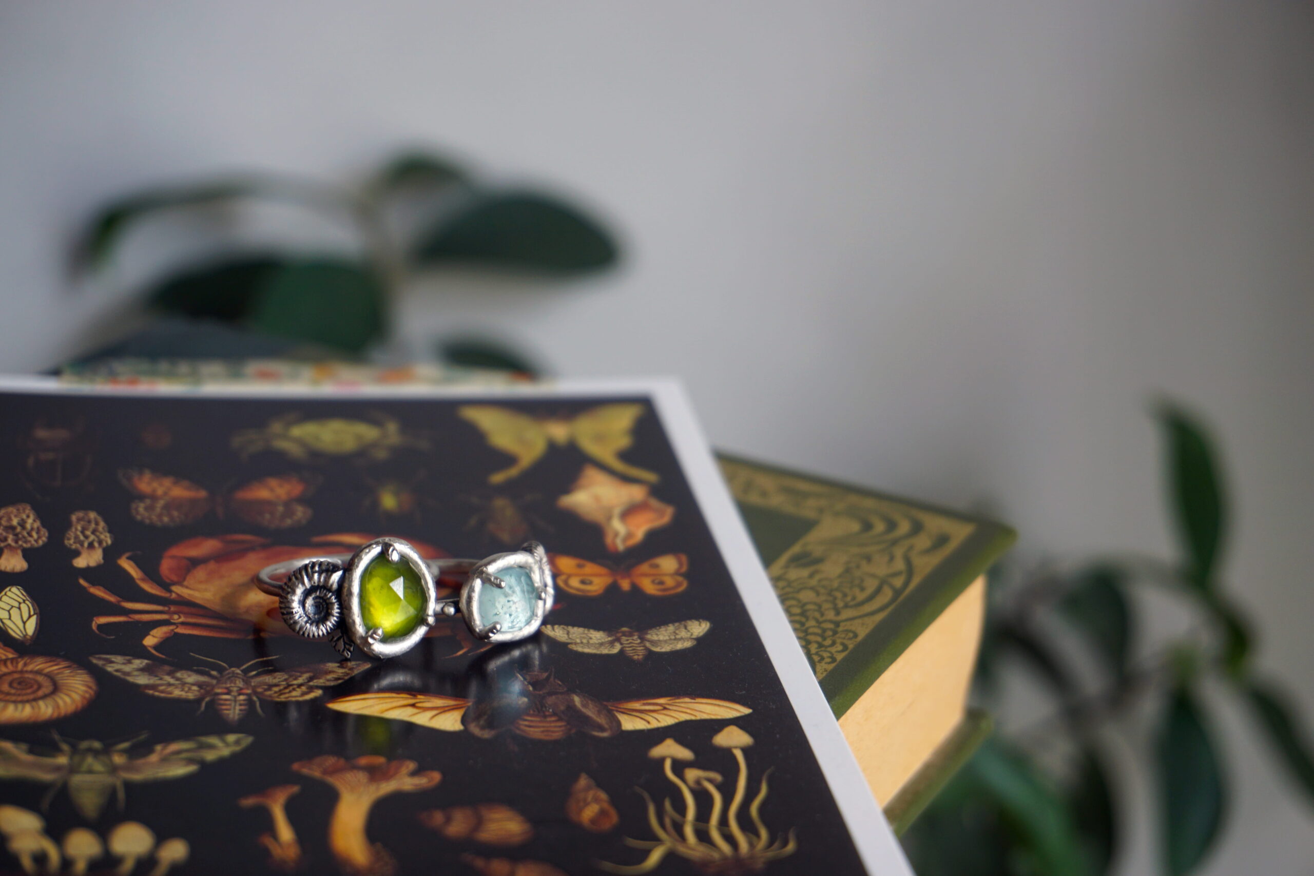 (Taglia 18.5) Linea "Naturalia", ammonite e vesuvianite - (pezzo unico) - immagine 8