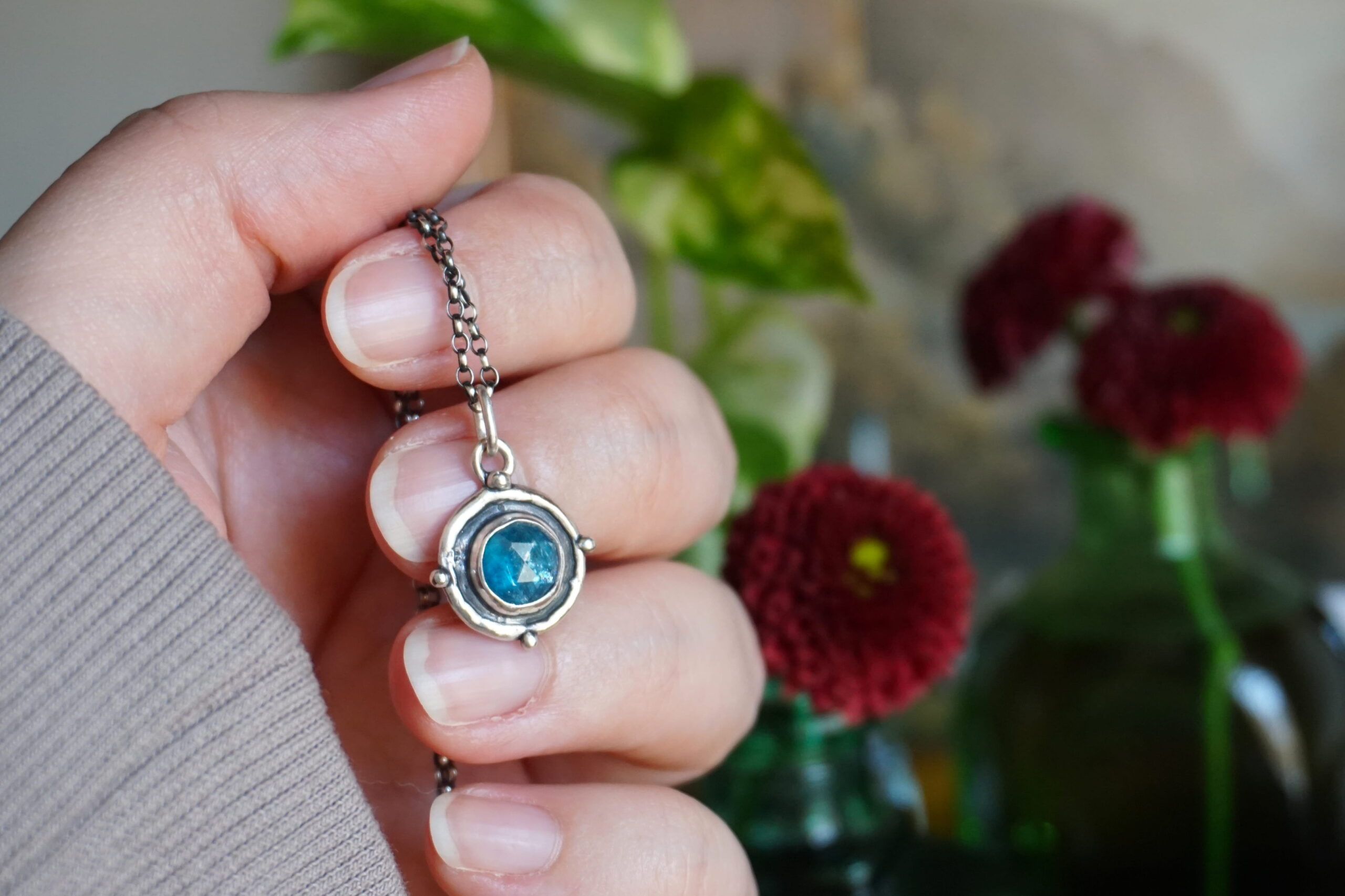"Bussola" con cianite blu - ciondolo (pezzo unico) - immagine 3