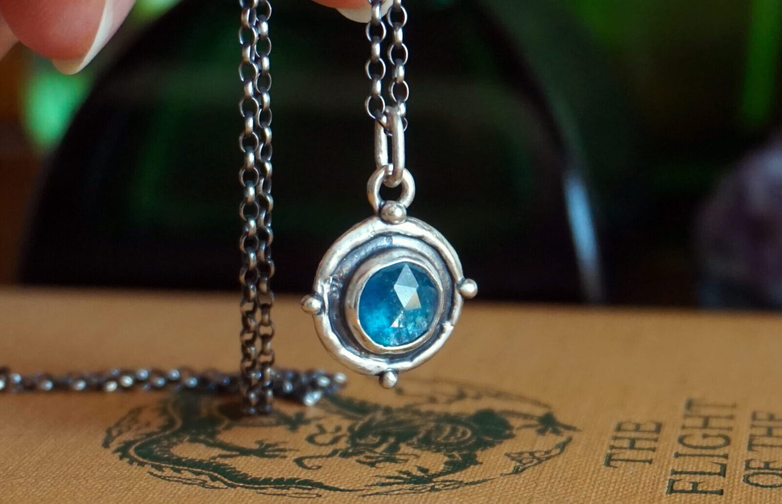 "Bussola" con cianite blu - ciondolo (pezzo unico)